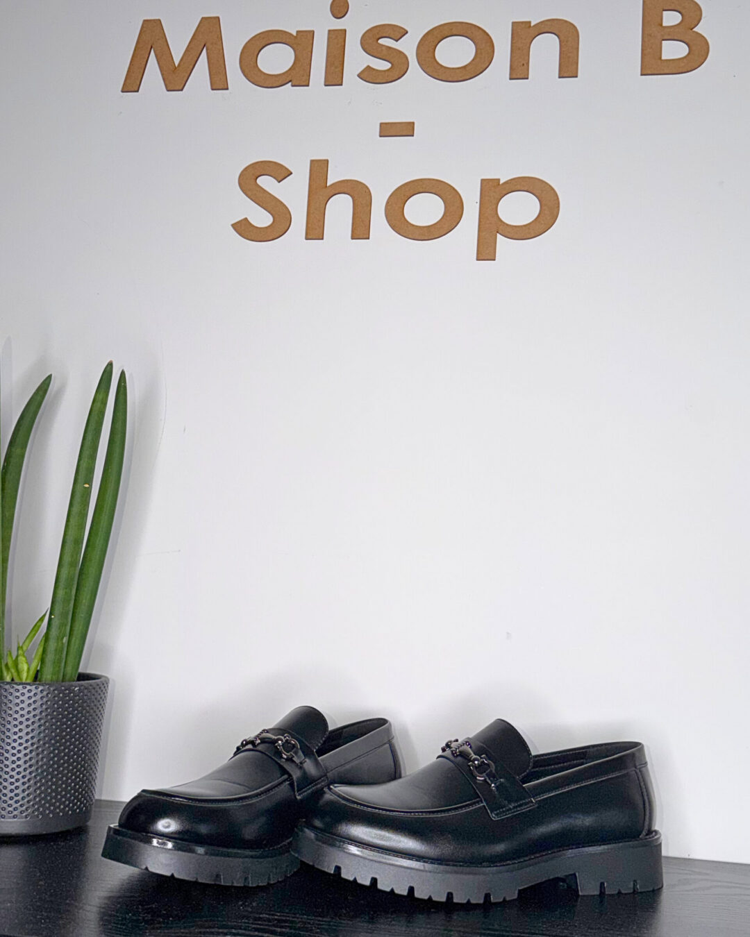 Mocassins noirs homme à semelle crantée – élégance urbaine & confort